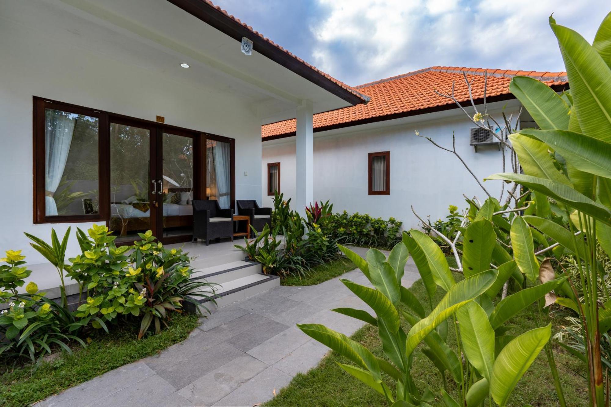 Nusa Indah Onai Hotel Нуса-Лембонган Экстерьер фото