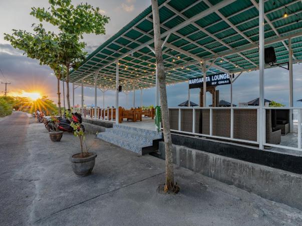 Nusa Indah Onai Hotel Нуса-Лембонган Экстерьер фото