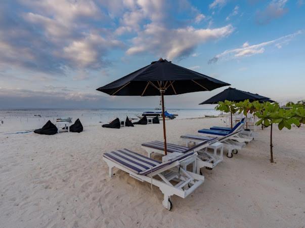 Nusa Indah Onai Hotel Нуса-Лембонган Экстерьер фото